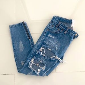 One by One Teaspoon distresses ripped jeans. Low rise skinny with zipper ankles